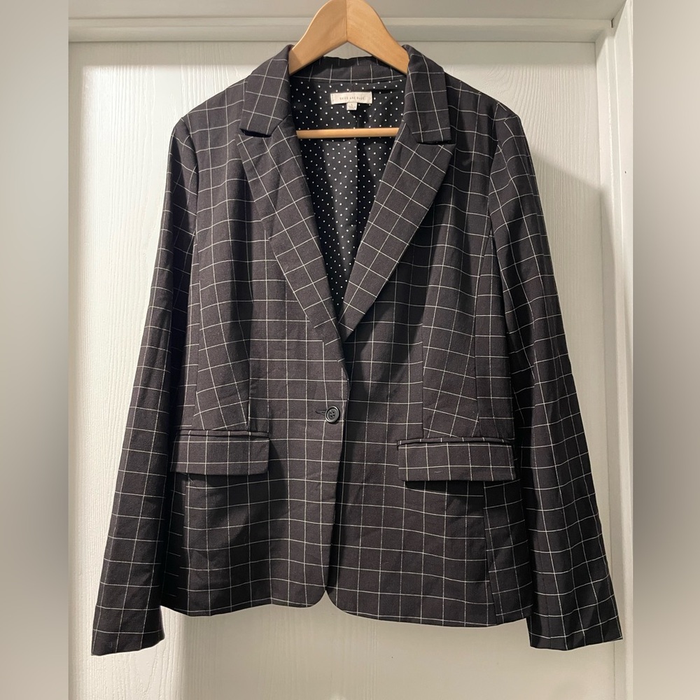 Skies are Blue Single Button Blazer in Black with White. Size L